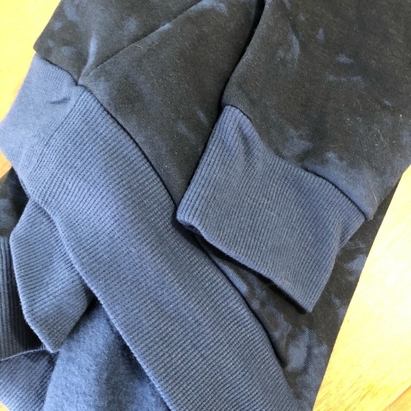 Stranger Things Netflix sweatshirt NWT  SZ M blue - Picture 13 of 13